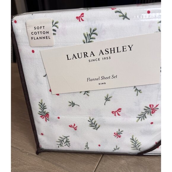 NEW Laura Ashley King Flannel Sheet Set Merry Mistletoe Christmas Pinecone Bow - Picture 2 of 7